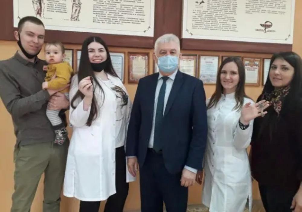 Двоих врачей обеспечили госжильем в Сердобске