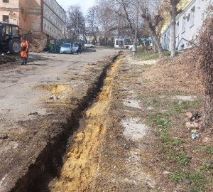 На Бакунина начали ремонтировать пешеходные зоны