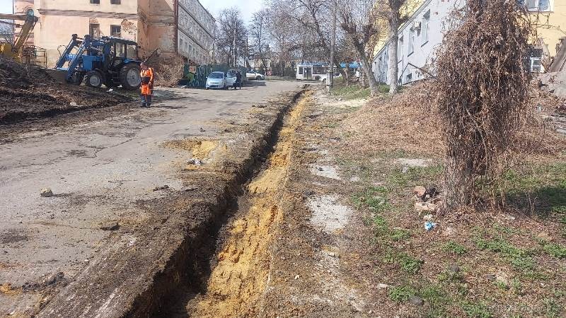 На Бакунина начали ремонтировать пешеходные зоны