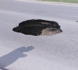 В Пензе на проспекте Строителей вновь просел асфальт