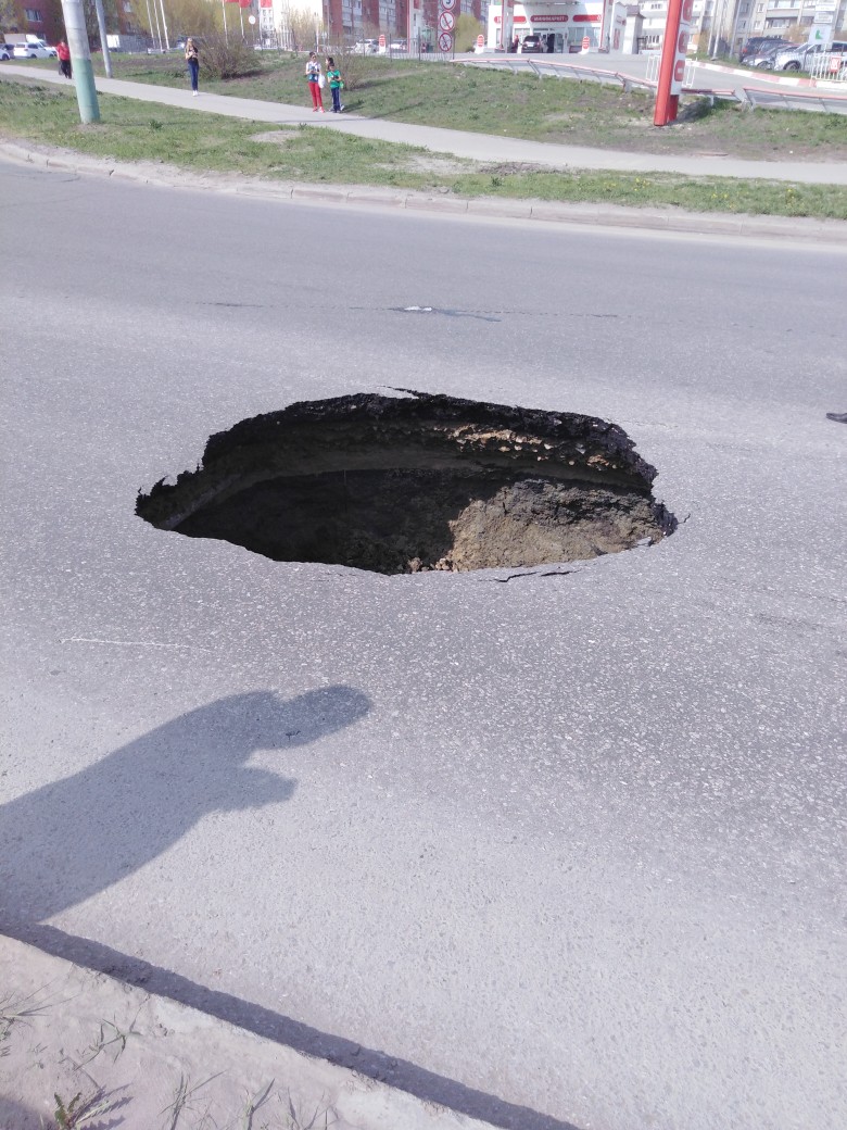 В Пензе на проспекте Строителей вновь просел асфальт