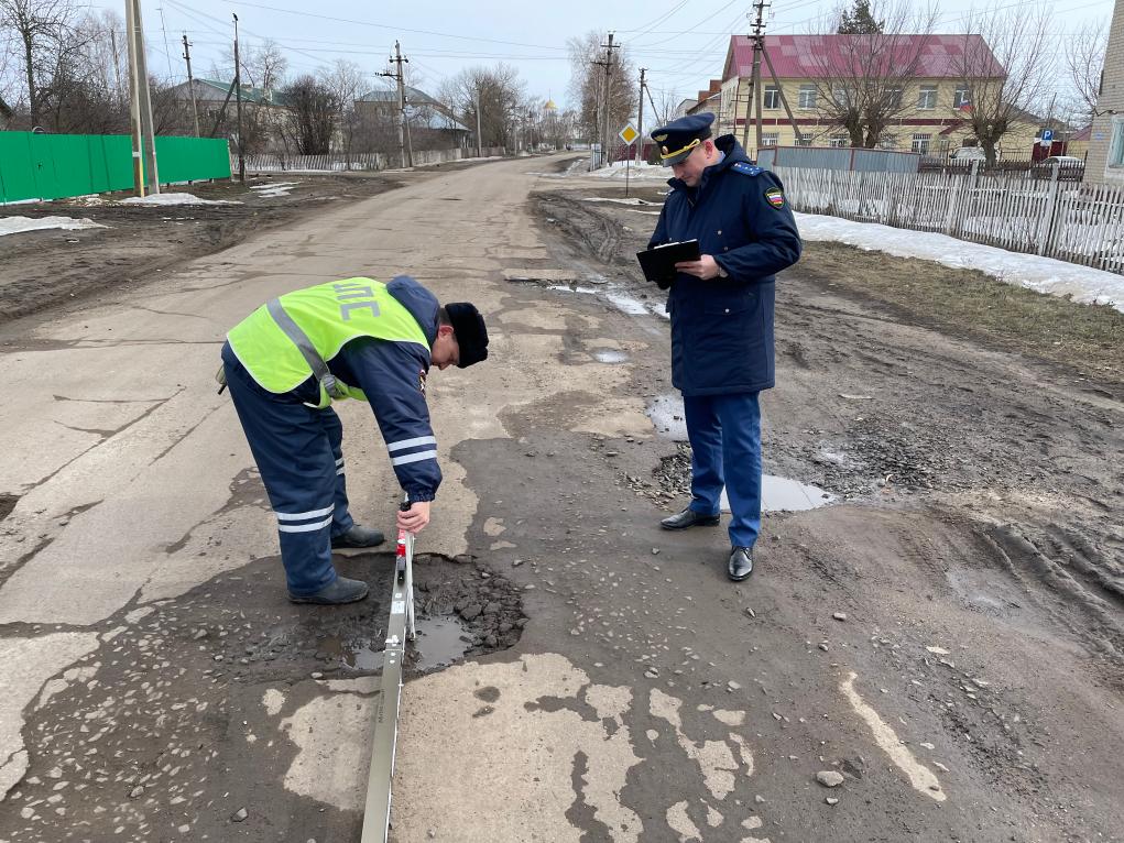 В Земетчино прокуратура заставит чиновников отремонтировать дороги
