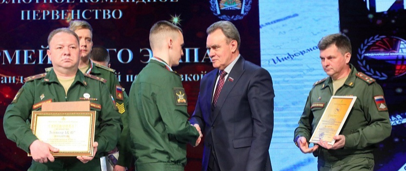 Валерий Лидин наградил лучших студентов-программистов военных вузов