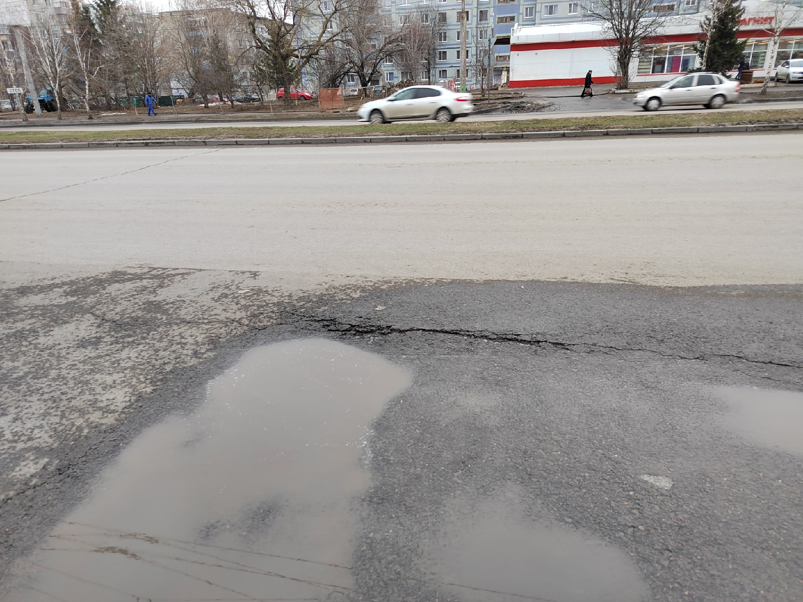 В мэрии рассказали, когда на проспекте Строителей восстановят просевший асфальт