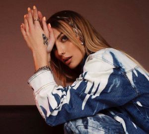 Организаторы концертов популярной молодежной певицы перепутали Пермь и Пензу