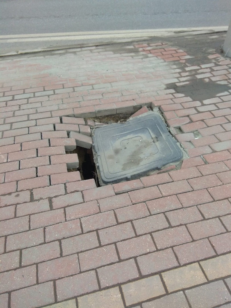 Жители Терновки опасаются угодить в провал на тротуаре