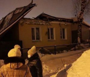 В Бессоновском районе под снегом рухнула крыша муниципального здания