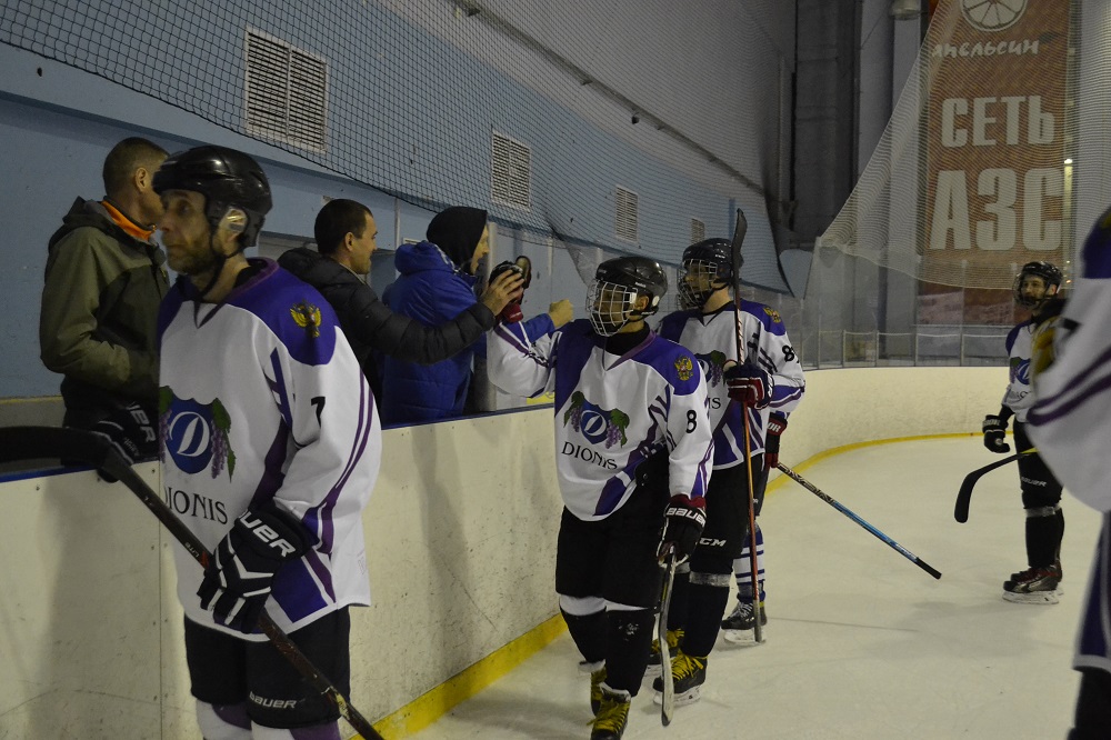 «Дионис» разгромил «Штурм» на льду «Дизель-Арены»
