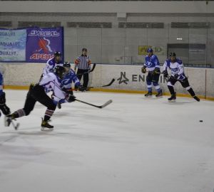 Хоккейная дружина «Дионис» разгромила лидера прошлого сезона «Молнию» со счетом 4:0