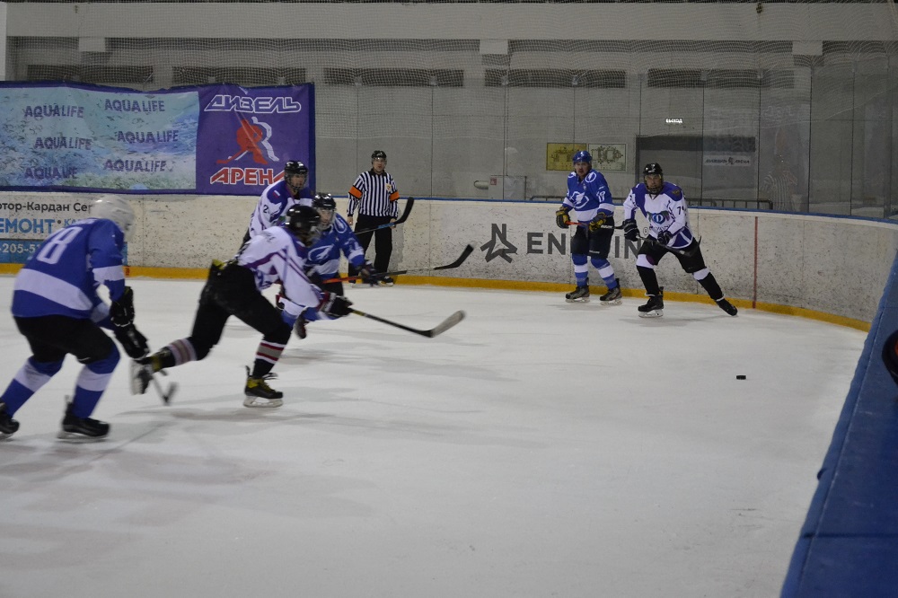 Хоккейная дружина «Дионис» разгромила лидера прошлого сезона «Молнию» со счетом 4:0