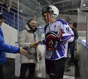 Хоккейная команда «Дионис» завоевала место в финале любительской лиги