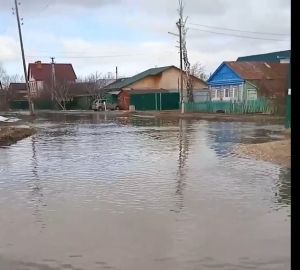 Жители Терновки пожаловались на "реку" по улице Ростовской