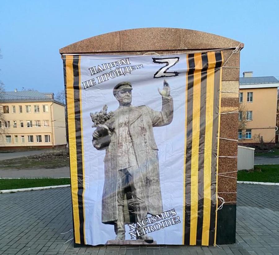 Неизвестные пензенцы обернули памятник белочехам патриотическим баннером
