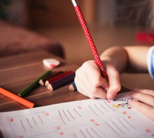 Омбудсмен допустила передачу детей-сирот из Донбасса в российские семьи