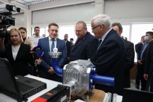 Мельниченко провел открытие региональной биржи импортозамещения