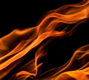 Сотрудники МЧС спасли ребенка и двух взрослых при пожаре в Пензе