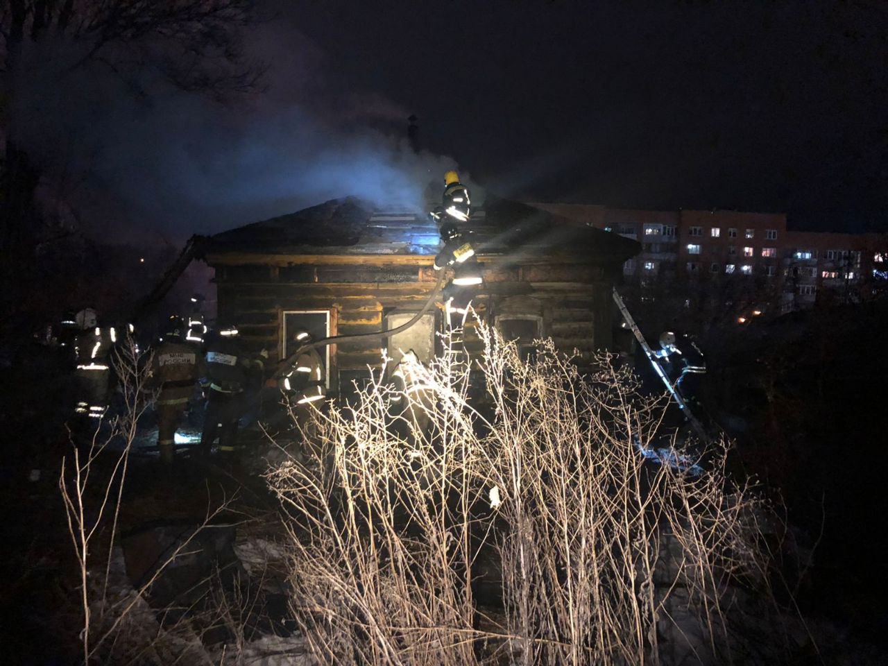 В Пензе 26 пожарных тушили частный дом