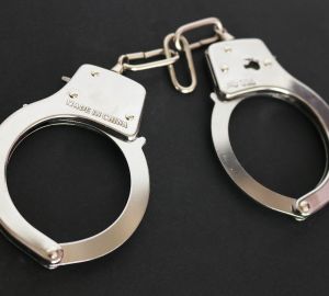 В центре Пензы росгвардейцы задержали пьяного хулигана