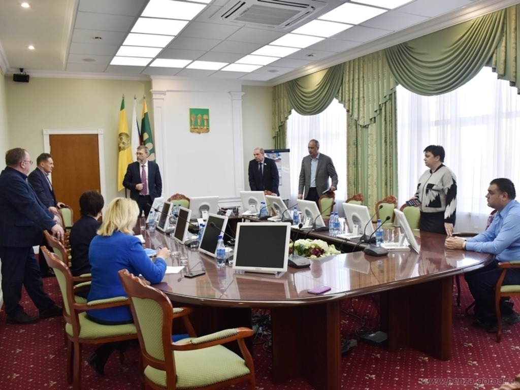 В Пензе в выходные дни муниципальных служащих отправят убирать улицы города