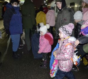 Алексей Мезенцев рассказал об отсутствии ограничений для прибывших из ДНР людей