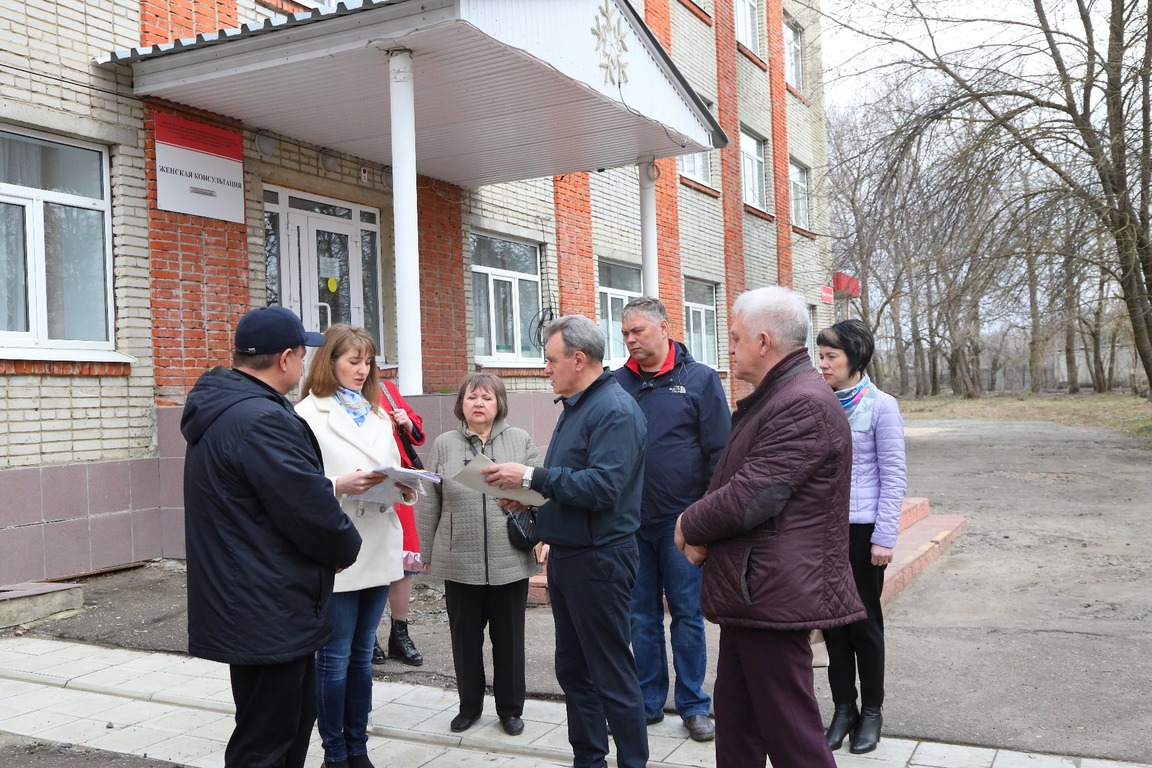 Валерий Лидин: асфальтовые дорожки перед входом в Сердобский роддом необходимо отремонтировать