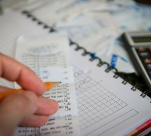 Детей-сирот могут освободить от коммунальных платежей