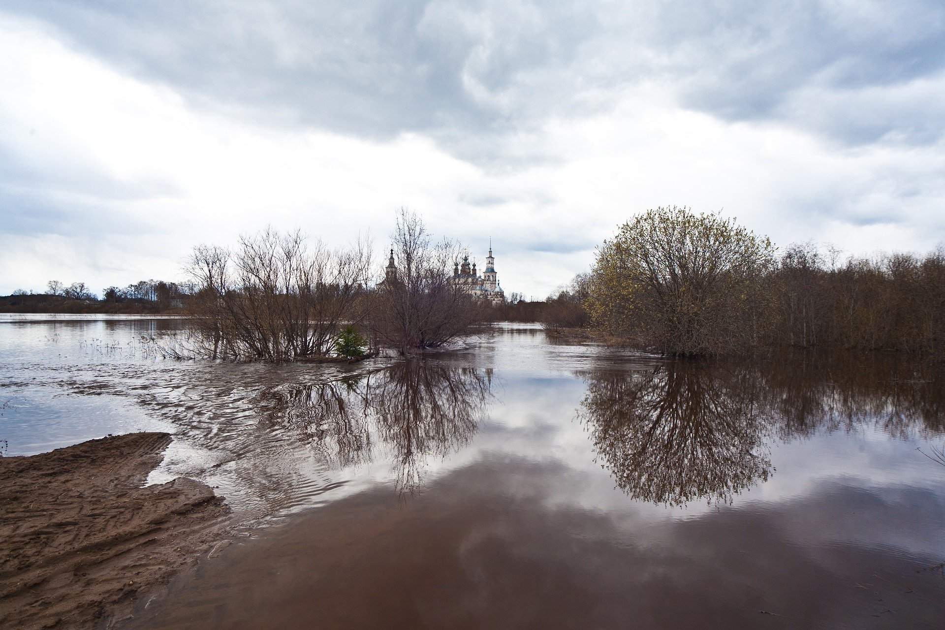 Пензенцам рассказали, как действовать во время паводка