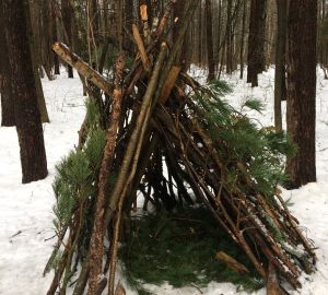 Инструктаж по постройке лесного убежища в летнее и зимнее время года