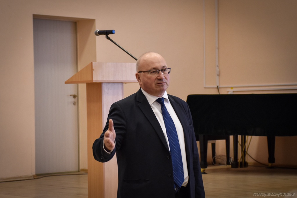 Стало известно, сколько заработал экс-глава управления образования Пензы