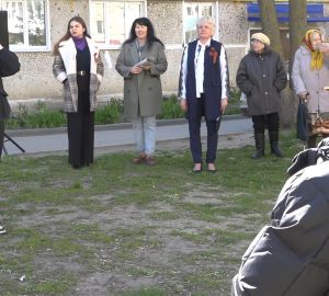 В Кузнецке для ветерана войны устроили концерт во дворе дома