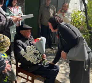 Ольга Чистякова поздравила ветерана с Днем Победы