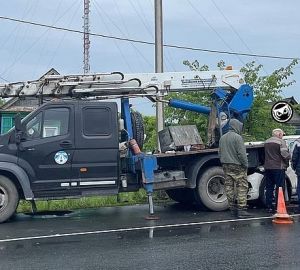 В Пензенской области водитель легковушки угодил под автовышку