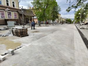 Стало известно, какой плиткой замостят верхнюю часть улицы Московской