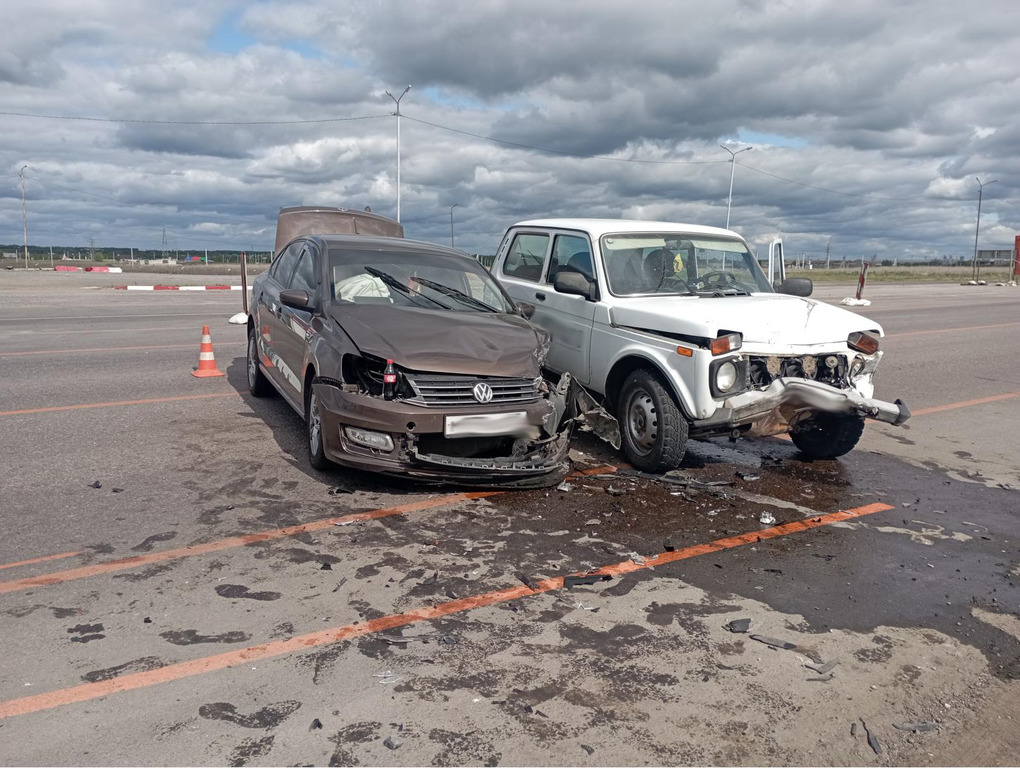 На трассе "Пенза-Тамбов" столкнулись иномарка и внедорожник