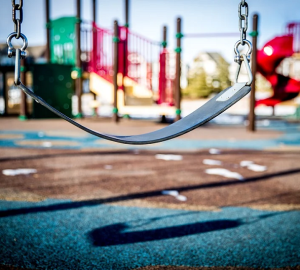 Жителям Пензы рассказали, как заменить небезопасные детские площадки на новые комплексы