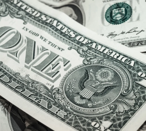 Центробанк смягчил ограничения на приобретение наличной валюты россиянами