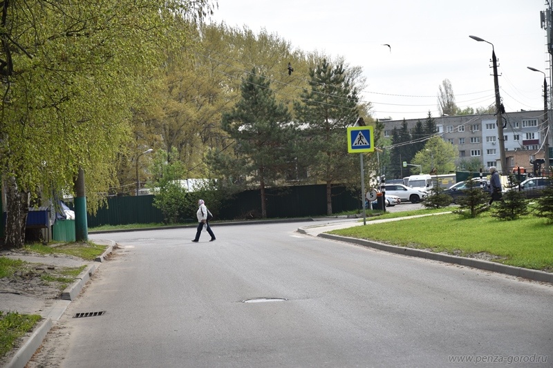 Басенко распорядился проверить законность использования территории возле крупного торгового центра