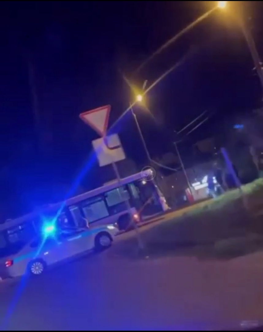 В Пензе двое подростков на скутере попали в больницу после ДТП с автобусом