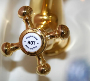 Авария в Кузнецке привела к отключению горячей воды у жителей нескольких улиц