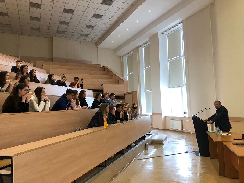 Больницы Пензы примут на работу 25 выпускников и 7 ординаторов из Самары