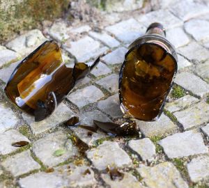 Житель Пензы получил бутылкой по голове возле магазина на проспекте Строителей