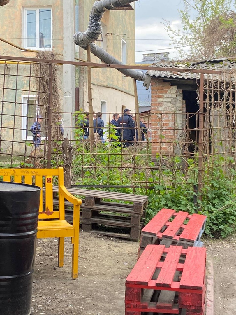 Пензенцы рассказали о трупе женщины, лежащем в центре города в гаражах