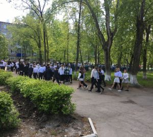 В Кузнецке из школы эвакуировали более 400 человек