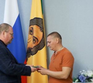 Олег Мельниченко передал Орден Мужества родителям погибшего в спецоперации бойца