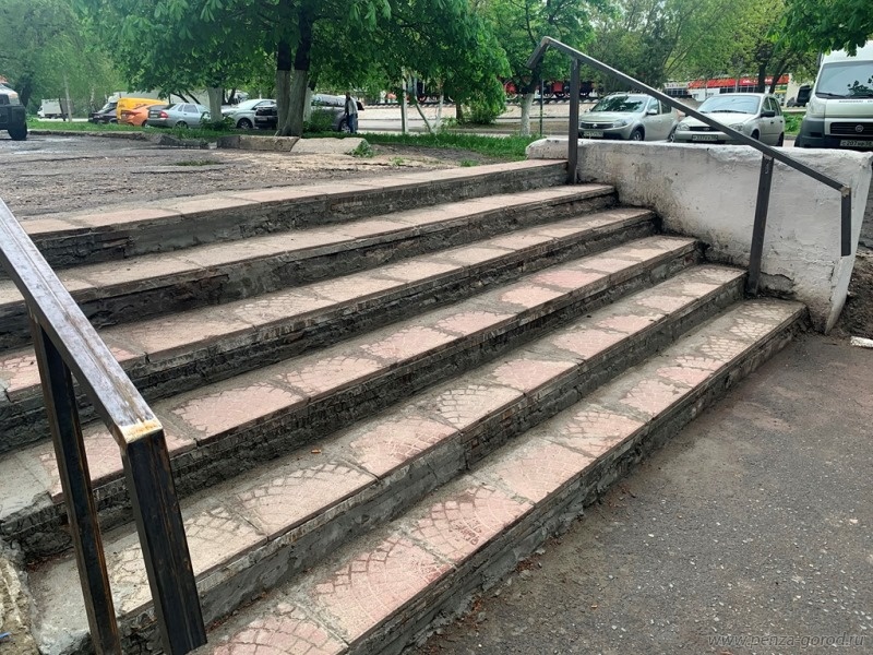 По просьбе пензенцев в районе автовокзала отремонтировали лестницу