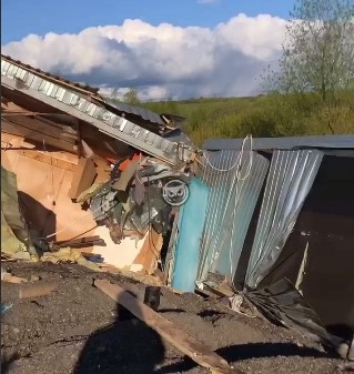 В Пензенской области МАЗ наехал на вагончики дорожников