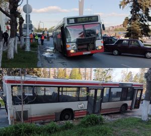 В Пензе пассажирский автобус угодил в коммунальную яму