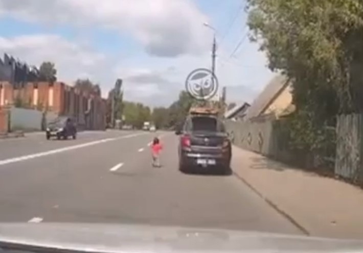 В Пензе маленький ребёнок выбежал на дорогу во время движения