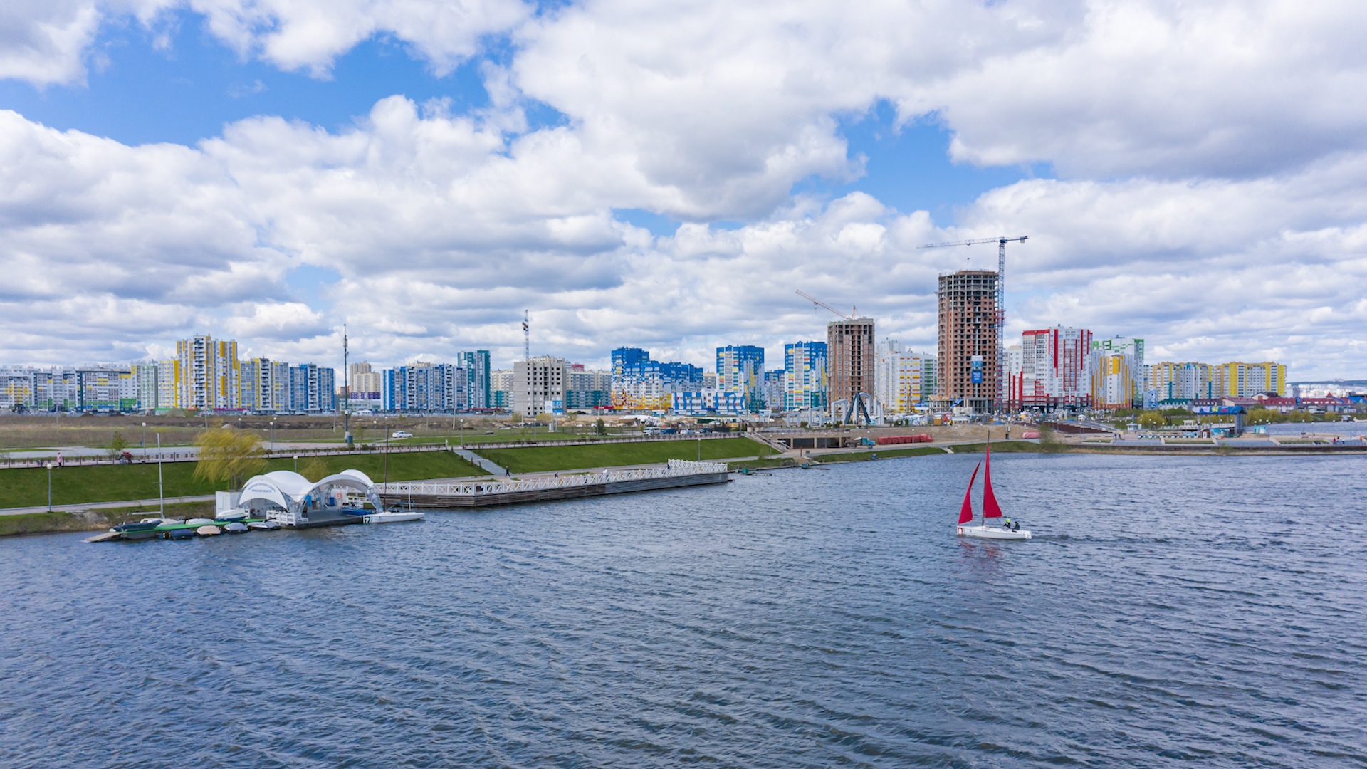 В Спутнике открылся сезон прогулок под парусом