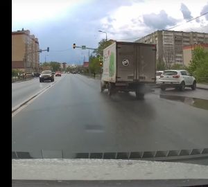 На Антонова ГАЗель едва не сбила школьника на пешеходном переходе